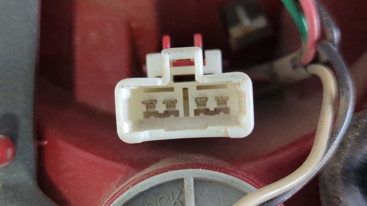 PILOTO TRASERO DERECHO HYUNDAI ELANTRA (XD) - vista 3