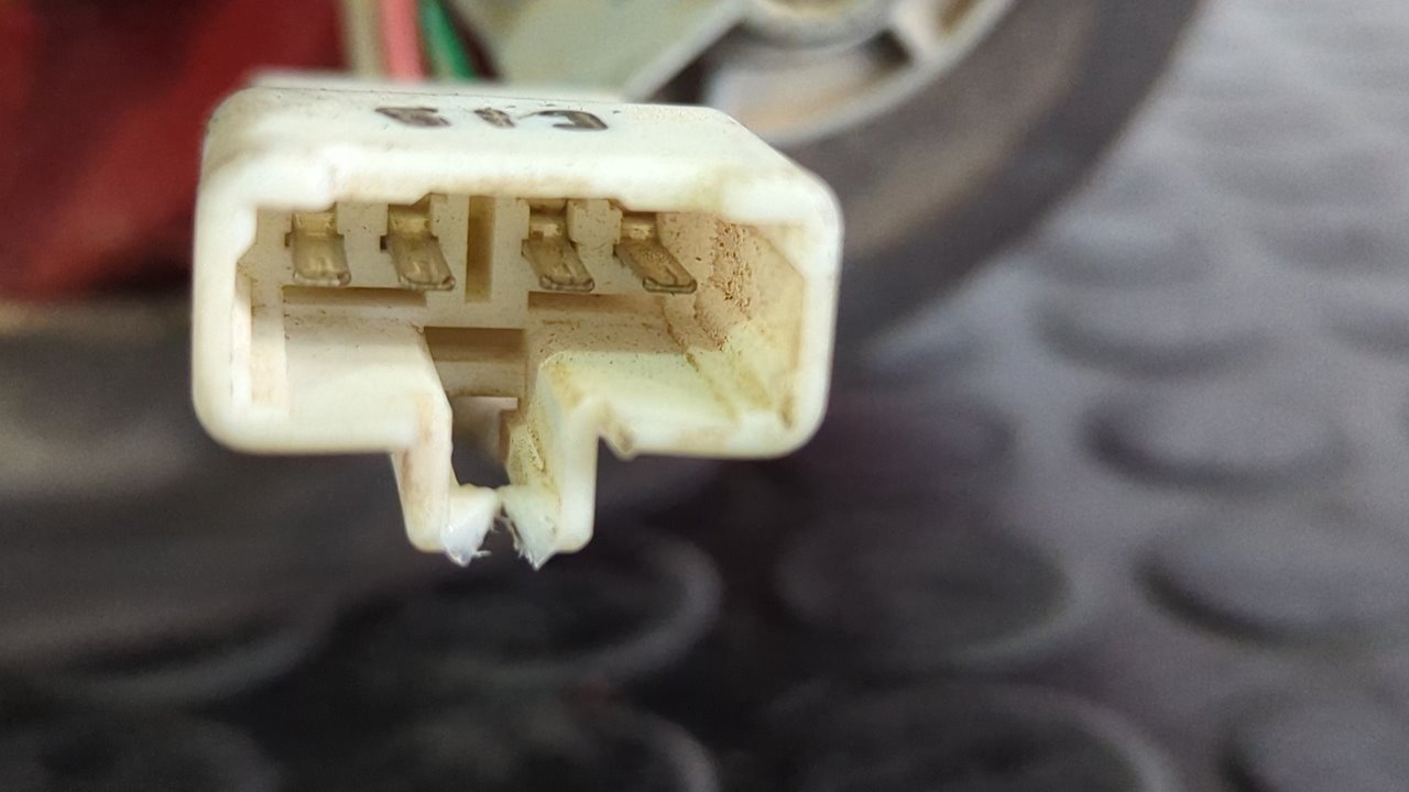 PILOTO TRASERO IZQUIERDO HYUNDAI ELANTRA (XD) - vista 2