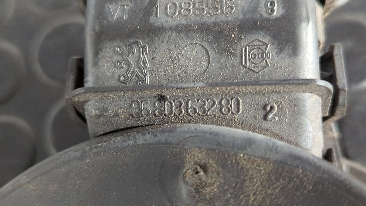 TAPA EXTERIOR COMBUSTIBLE PEUGEOT 308 - vista 7