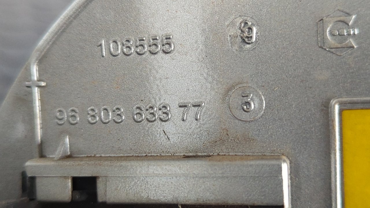 TAPA EXTERIOR COMBUSTIBLE PEUGEOT 308 - vista 3