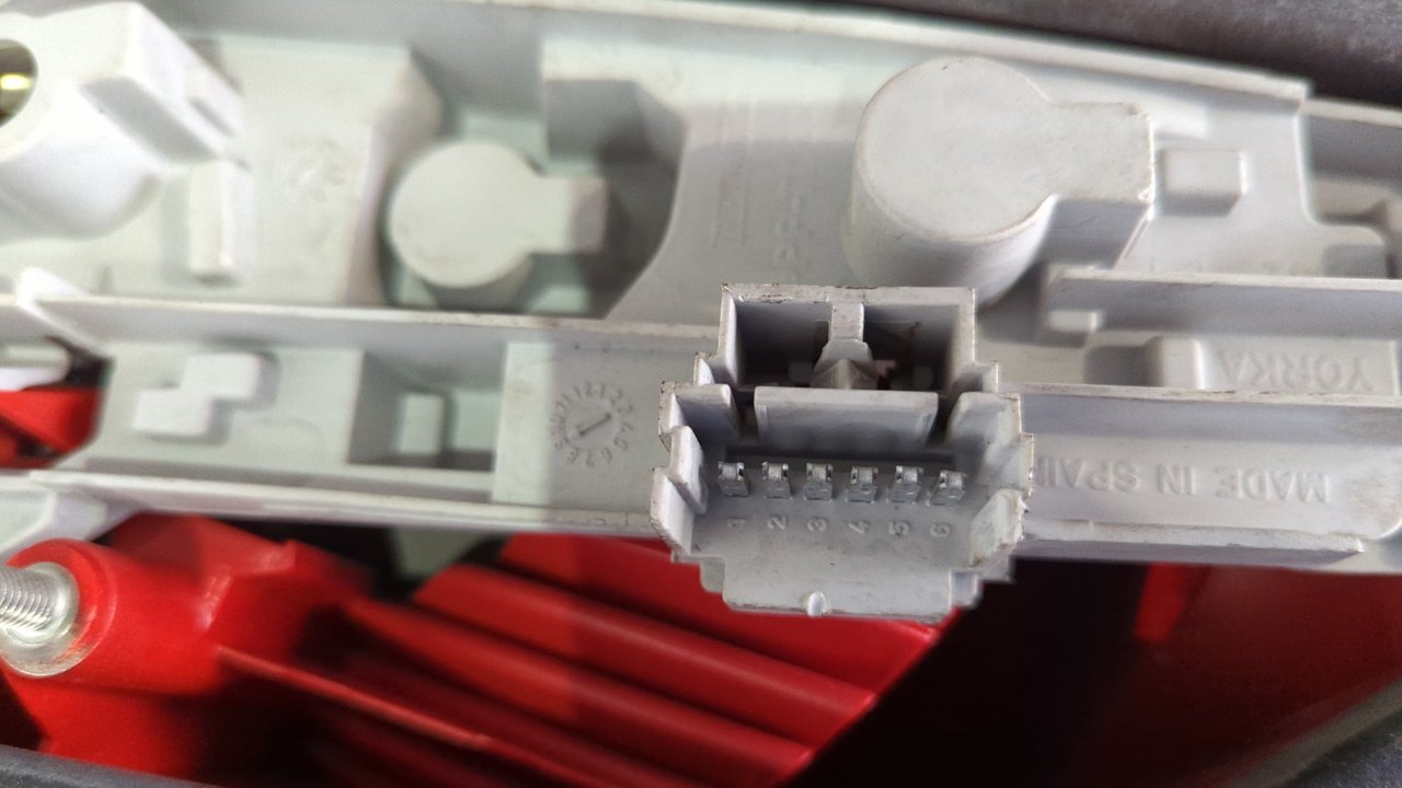 PILOTO TRASERO IZQUIERDO RENAULT GRAND MODUS - vista 3