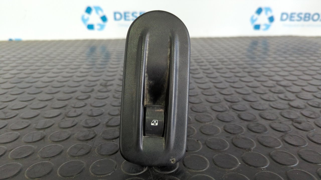 MANDO ELEVALUNAS DELANTERO DERECHO NISSAN INTERSTAR MOD. 04 (X70)