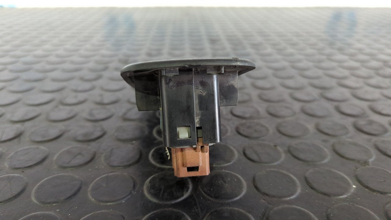 MANDO ELEVALUNAS DELANTERO DERECHO NISSAN INTERSTAR MOD. 04 (X70) - vista 5