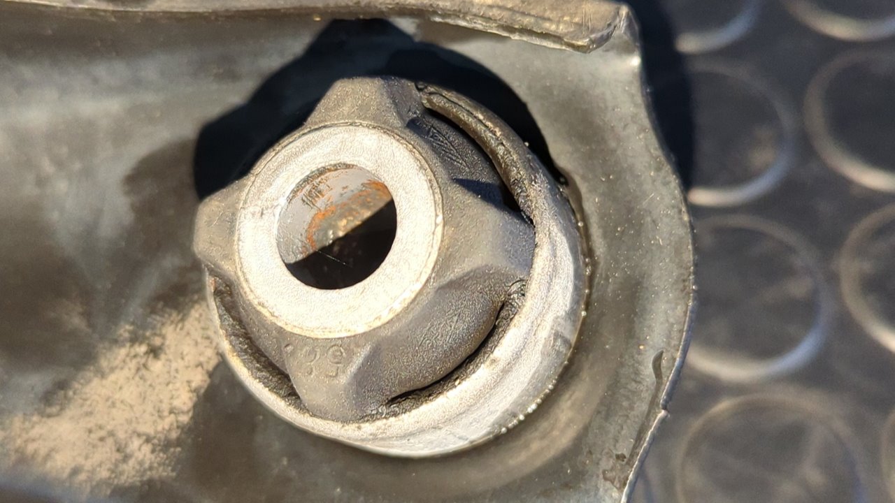 BRAZO DERECHO INFERIOR DELANTERO DACIA SANDERO - vista 5