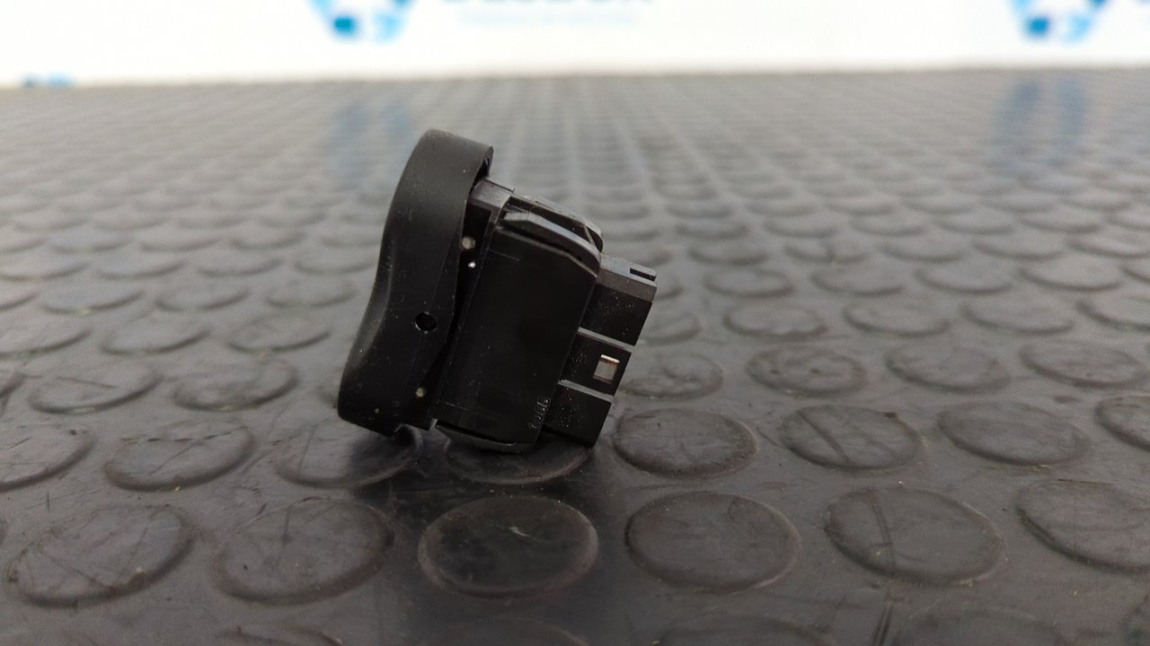 MANDO ELEVALUNAS DELANTERO DERECHO DACIA SANDERO - vista 2