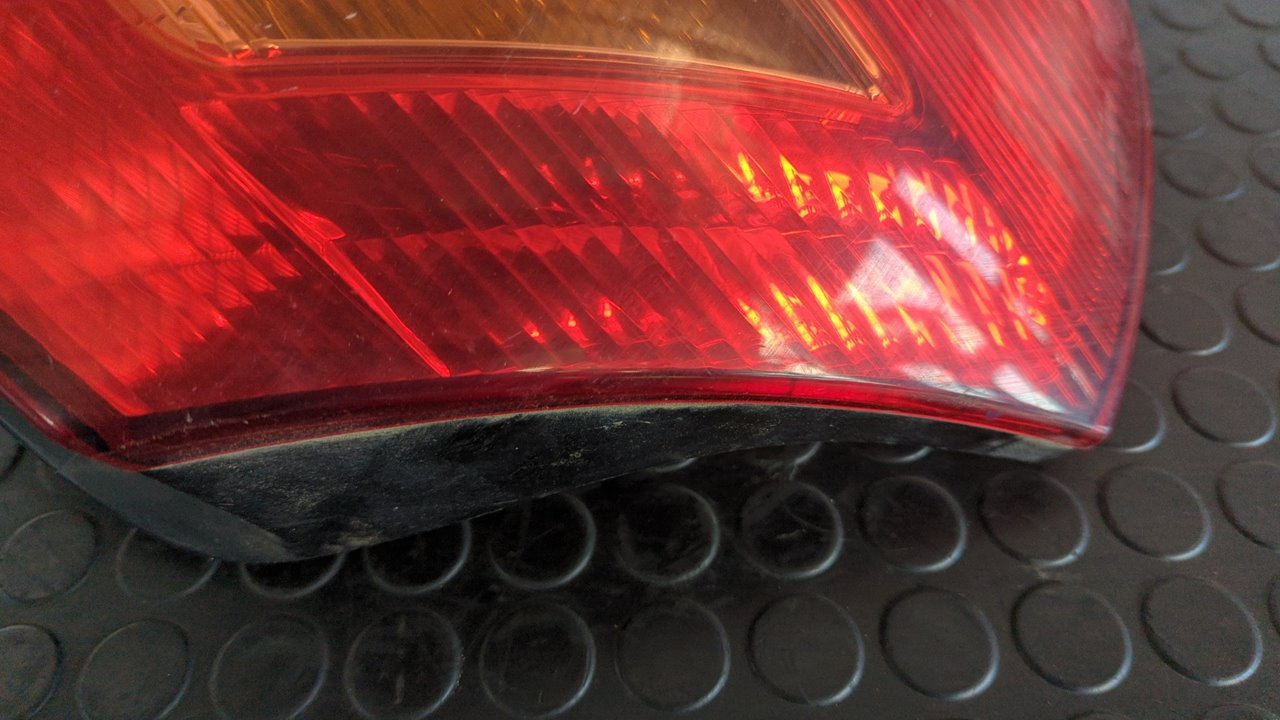 PILOTO TRASERO IZQUIERDO TOYOTA COROLLA (E12) - vista 4