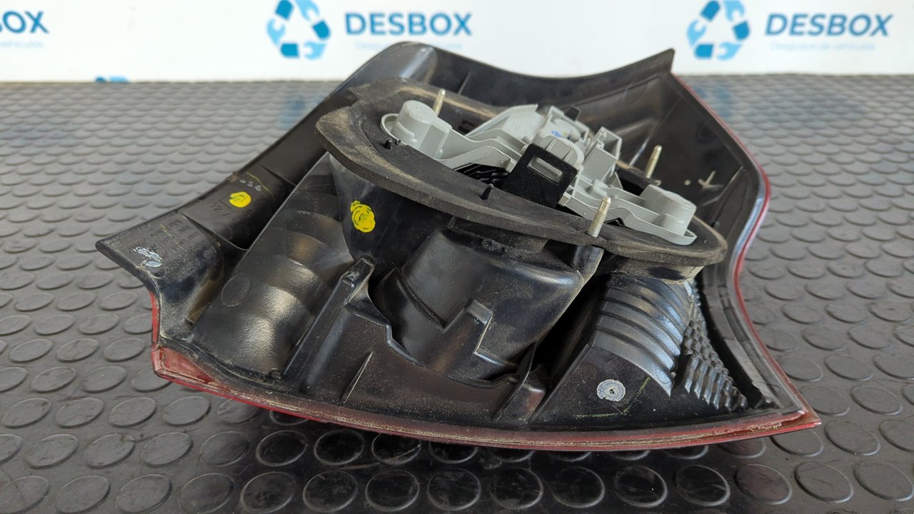 PILOTO TRASERO IZQUIERDO TOYOTA COROLLA (E12) - vista 8