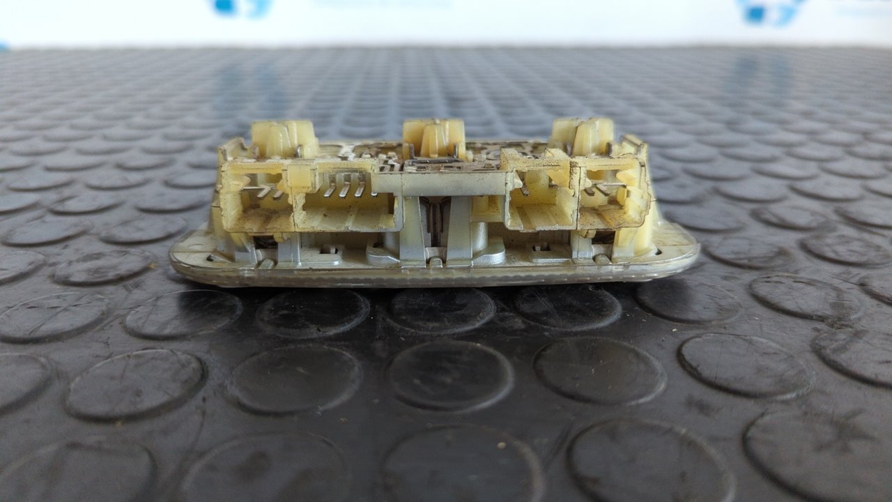 LUZ INTERIOR PEUGEOT PARTNER KOMBI - vista 2