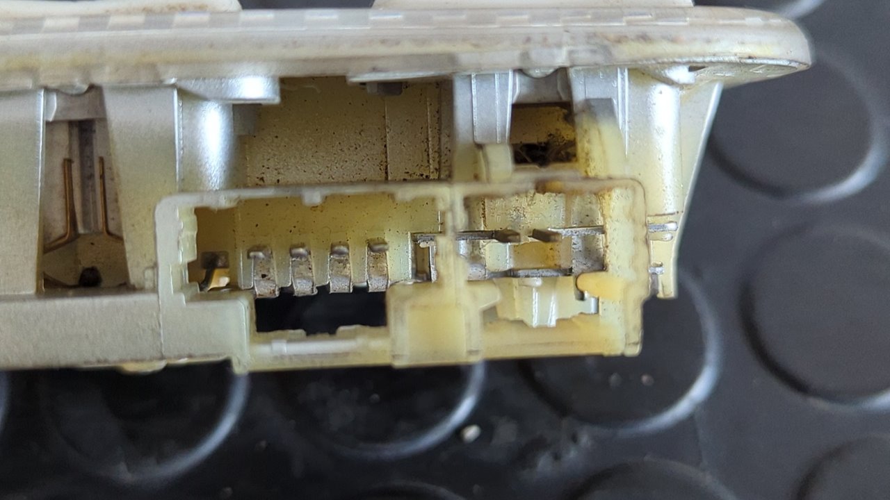 LUZ INTERIOR PEUGEOT PARTNER KOMBI - vista 4