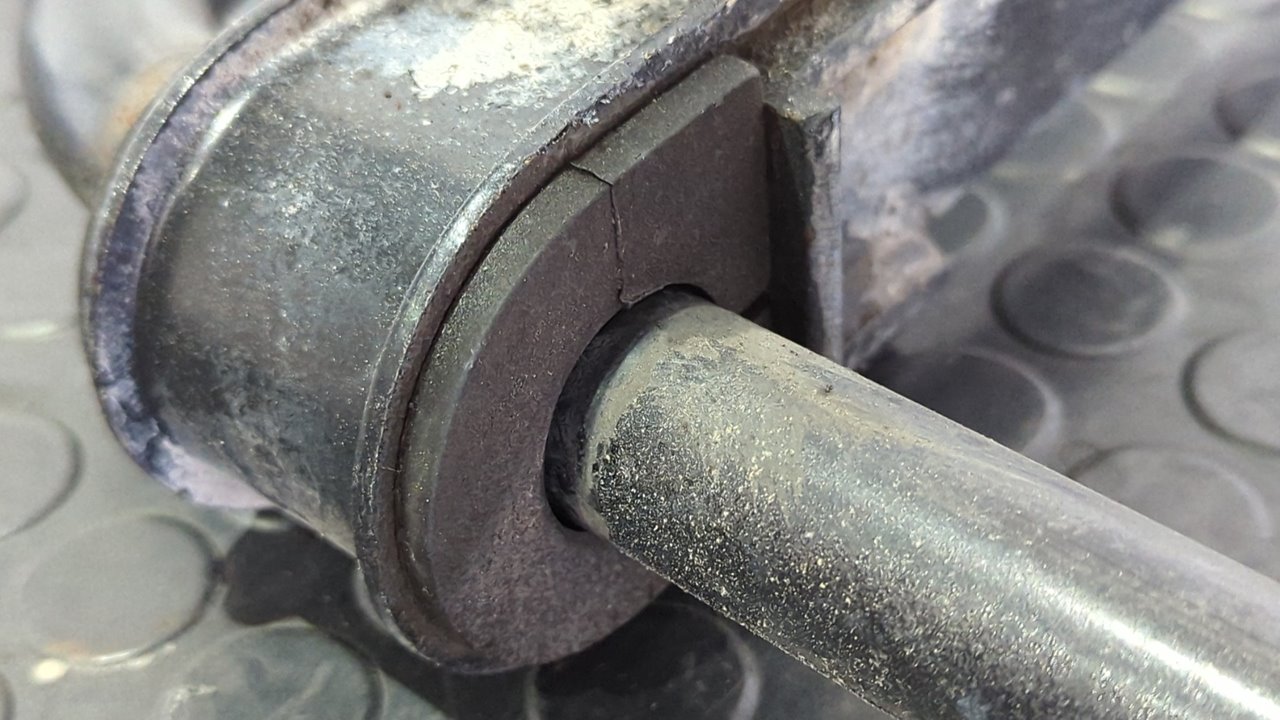 BARRA ESTABILIZADORA TRASERA NISSAN CABSTAR - vista 8