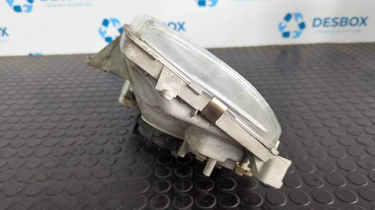 FARO DERECHO NISSAN CABSTAR - vista 4