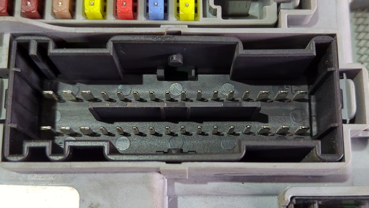 CAJA RELES / FUSIBLES FIAT DOBLO CARGO - vista 8