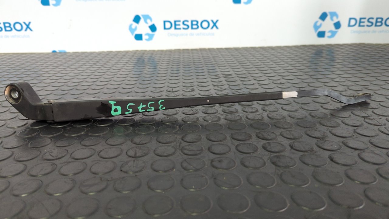 BRAZO LIMPIA DELANTERO DERECHO NISSAN CABSTAR