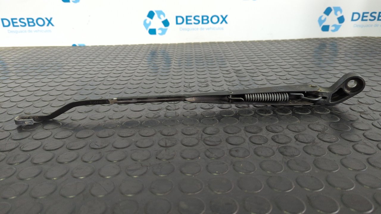 BRAZO LIMPIA DELANTERO DERECHO NISSAN CABSTAR - vista 2