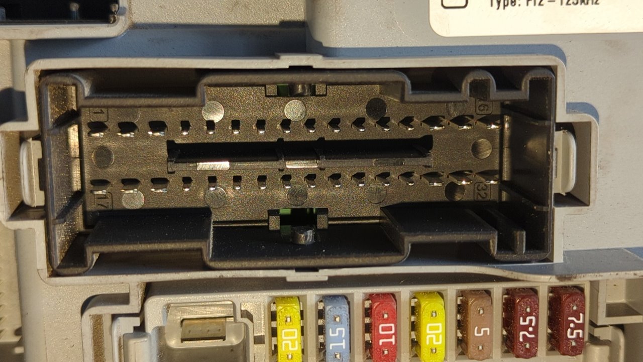 CAJA RELES / FUSIBLES FIAT FIORINO - vista 3