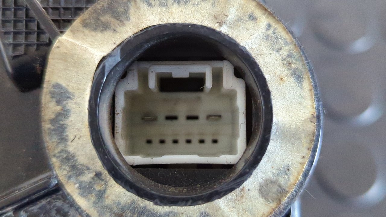 CERRADURA PUERTA DELANTERA DERECHA TOYOTA AVENSIS BERLINA (T25) - vista 3