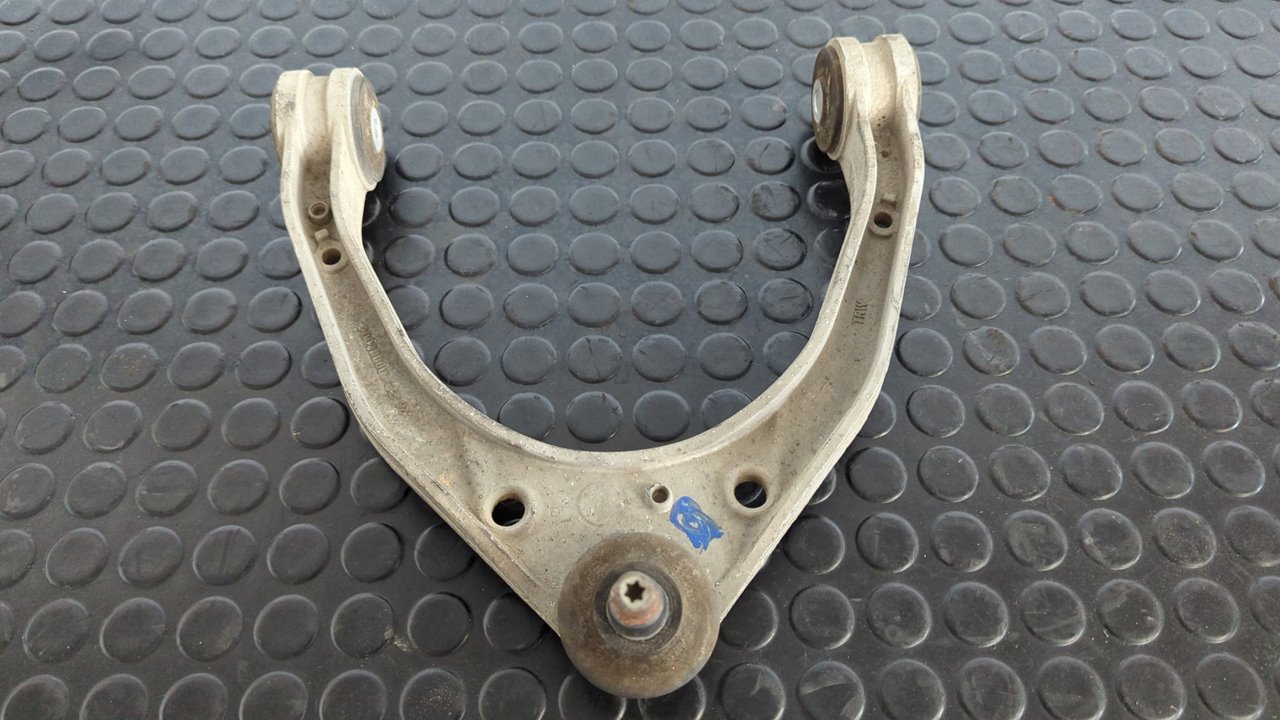 BRAZO DERECHO SUPERIOR DELANTERO VOLKSWAGEN TOUAREG (7LA)