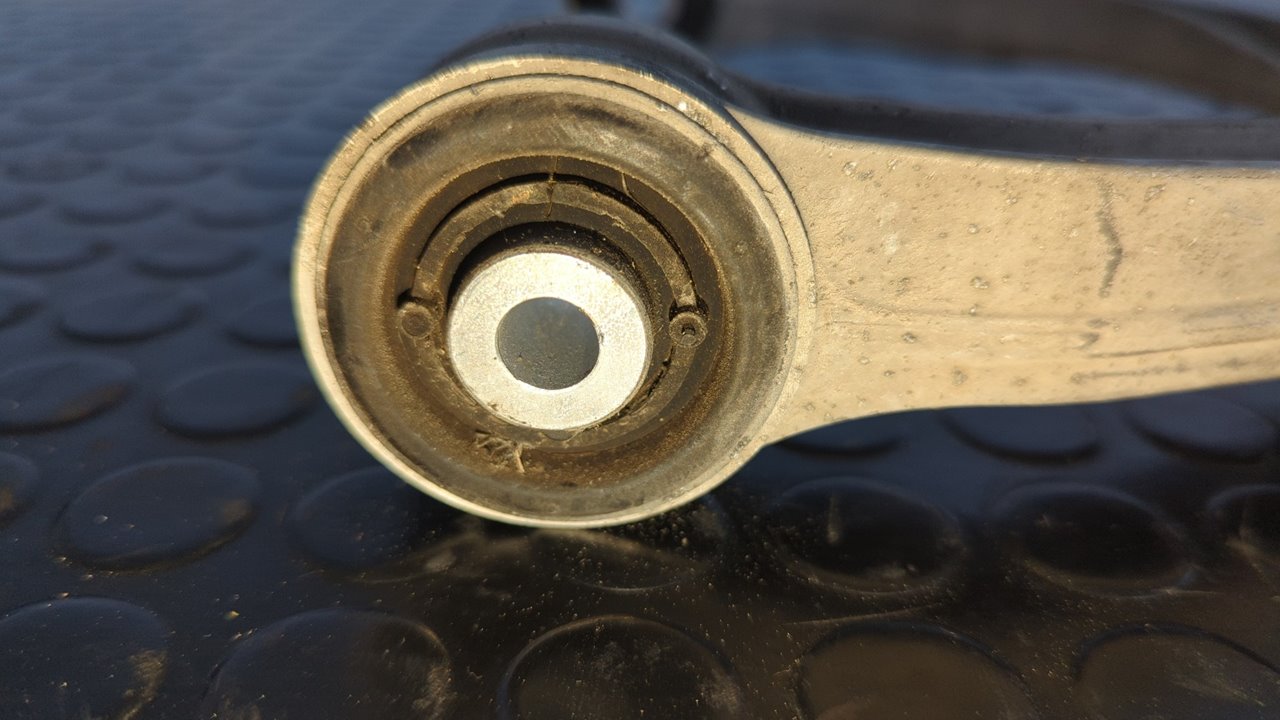 BRAZO DERECHO SUPERIOR DELANTERO VOLKSWAGEN TOUAREG (7LA) - vista 3