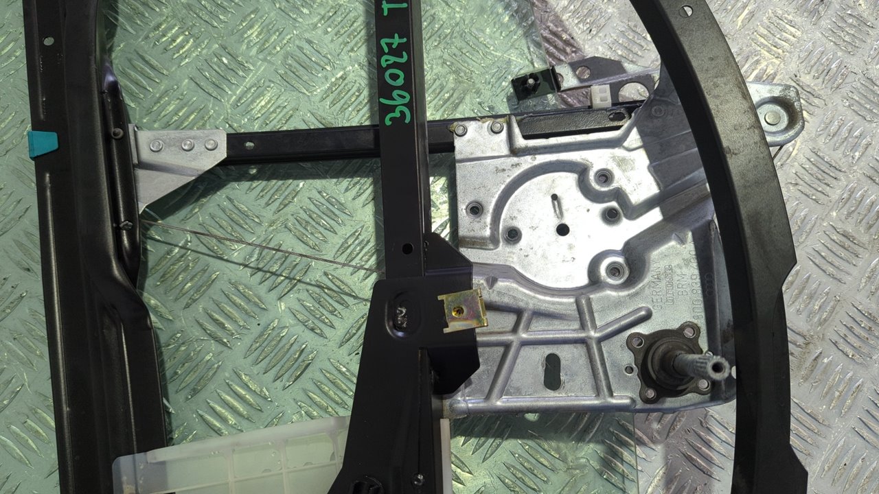 ELEVALUNAS TRASERO DERECHO AUDI A4 BERLINA (B5) - vista 3