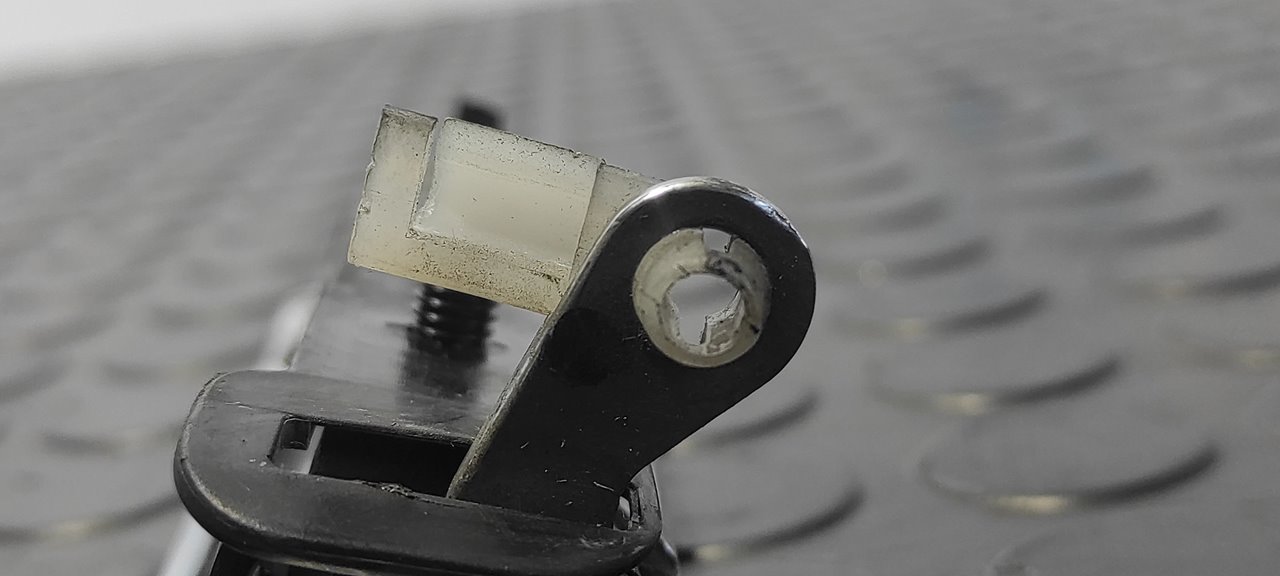 MANETA DELANTERA DERECHA NISSAN CABSTAR - vista 3