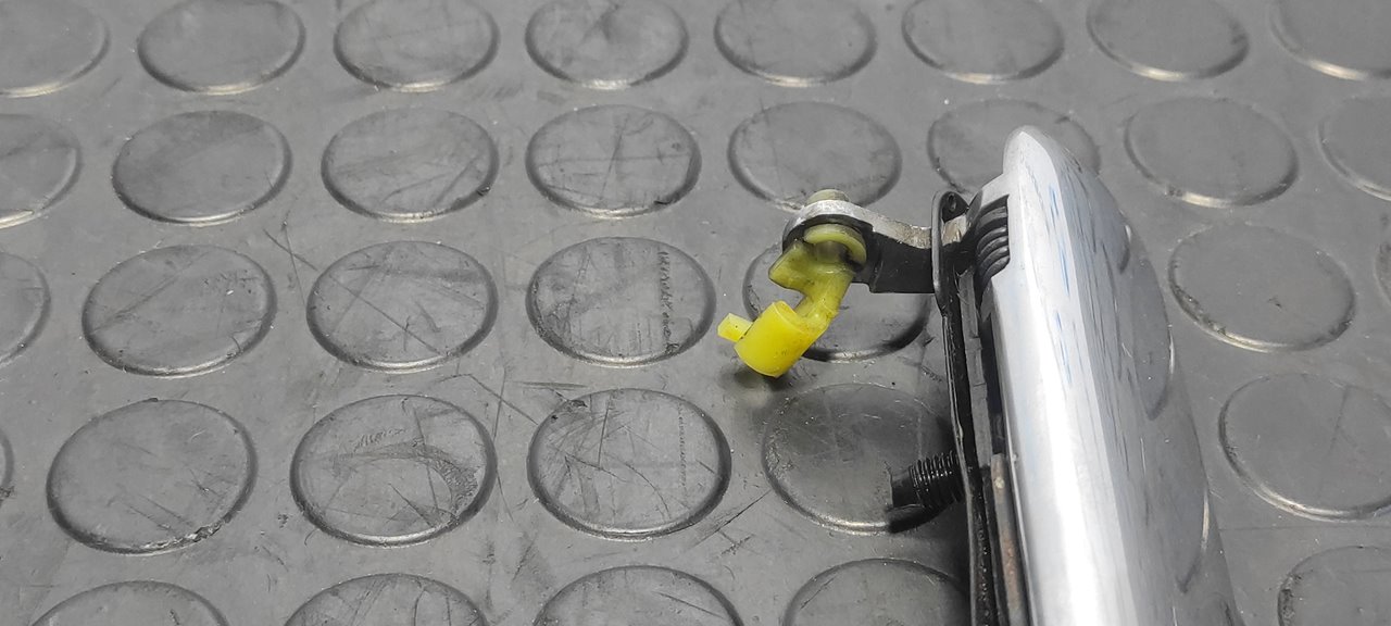 MANETA DELANTERA IZQUIERDA NISSAN CABSTAR - vista 3