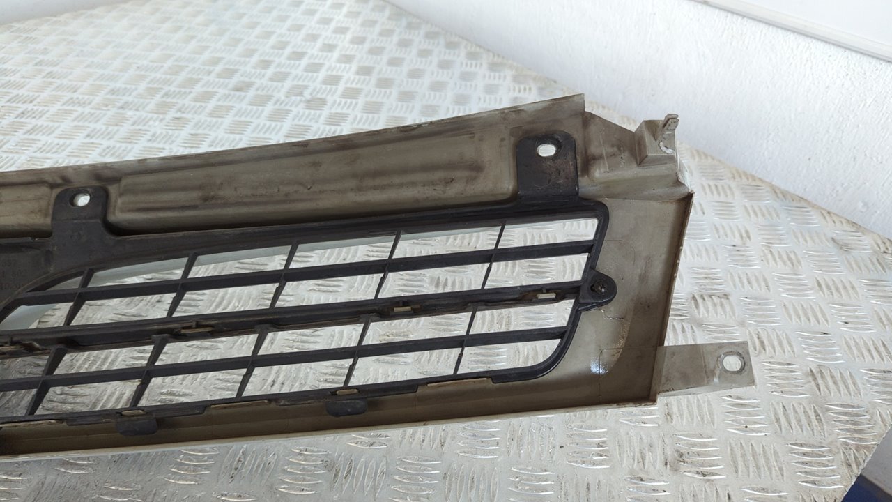 REJILLA DELANTERA NISSAN INTERSTAR MOD. 04 (X70) - vista 2