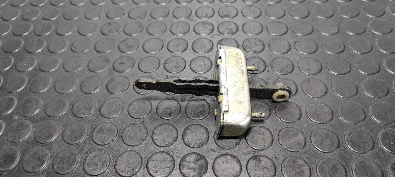 RETENEDOR PUERTA DERECHA NISSAN CABSTAR - vista 2