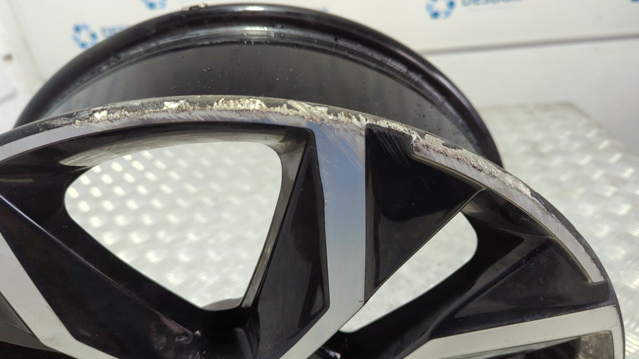 LLANTA CITROEN E-C4 - vista 3