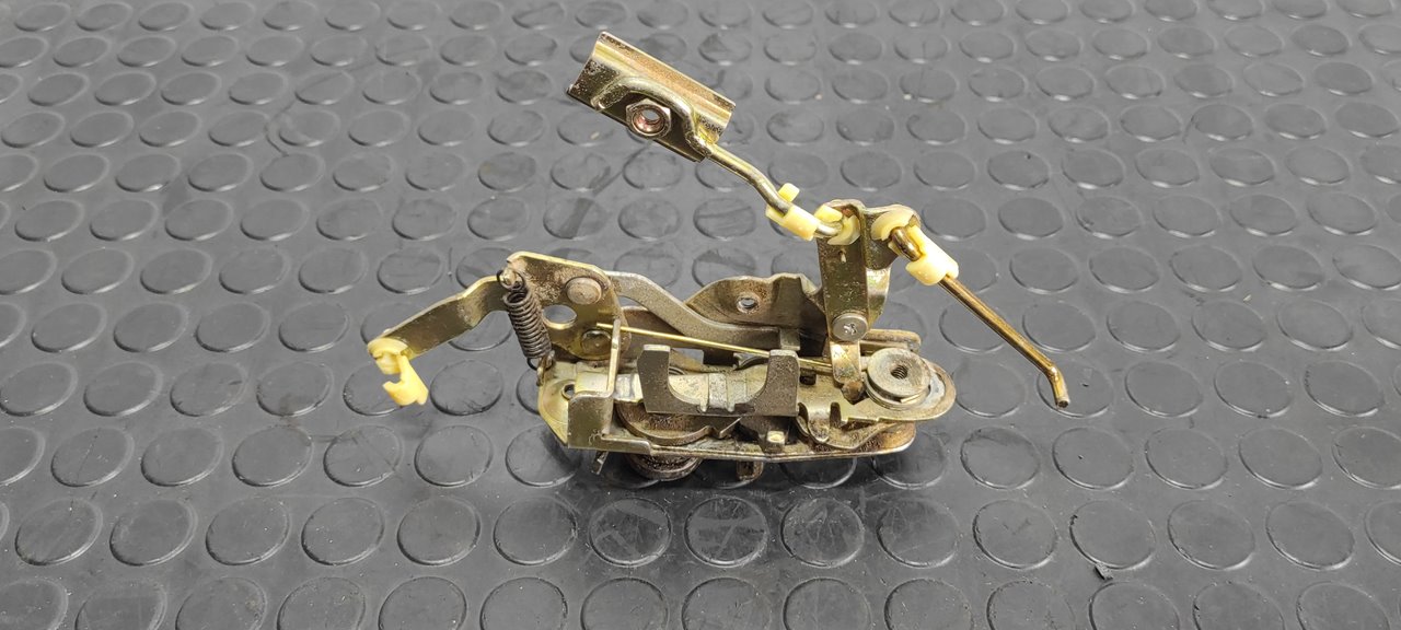 CERRADURA PUERTA TRASERA DERECHA NISSAN TRADE - vista 2