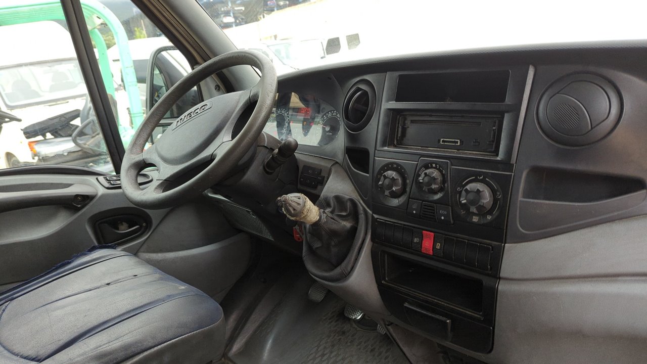 PARAGOLPES TRASERO IVECO DAILY CAJA CERRADA (2006 =>) - vista 5