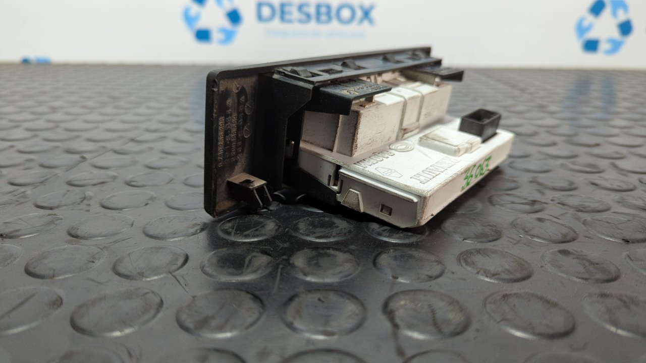 PANTALLA MULTIFUNCION NISSAN INTERSTAR MOD. 04 (X70) - vista 3