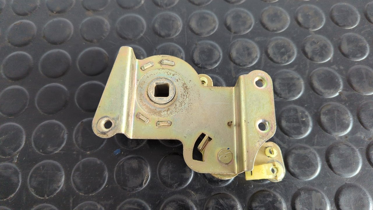 CERRADURA PUERTA TRASERA DERECHA NISSAN TRADE - vista 3