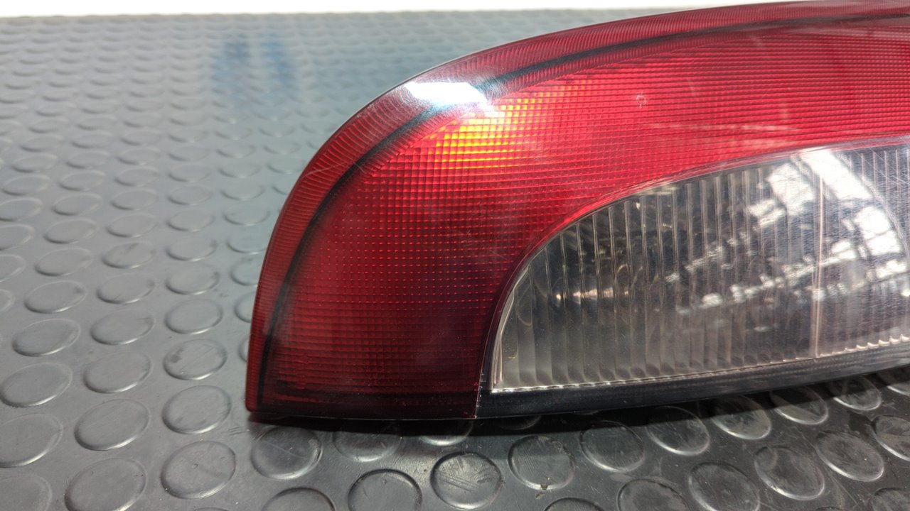 PILOTO TRASERO IZQUIERDO OPEL CORSA C - vista 2