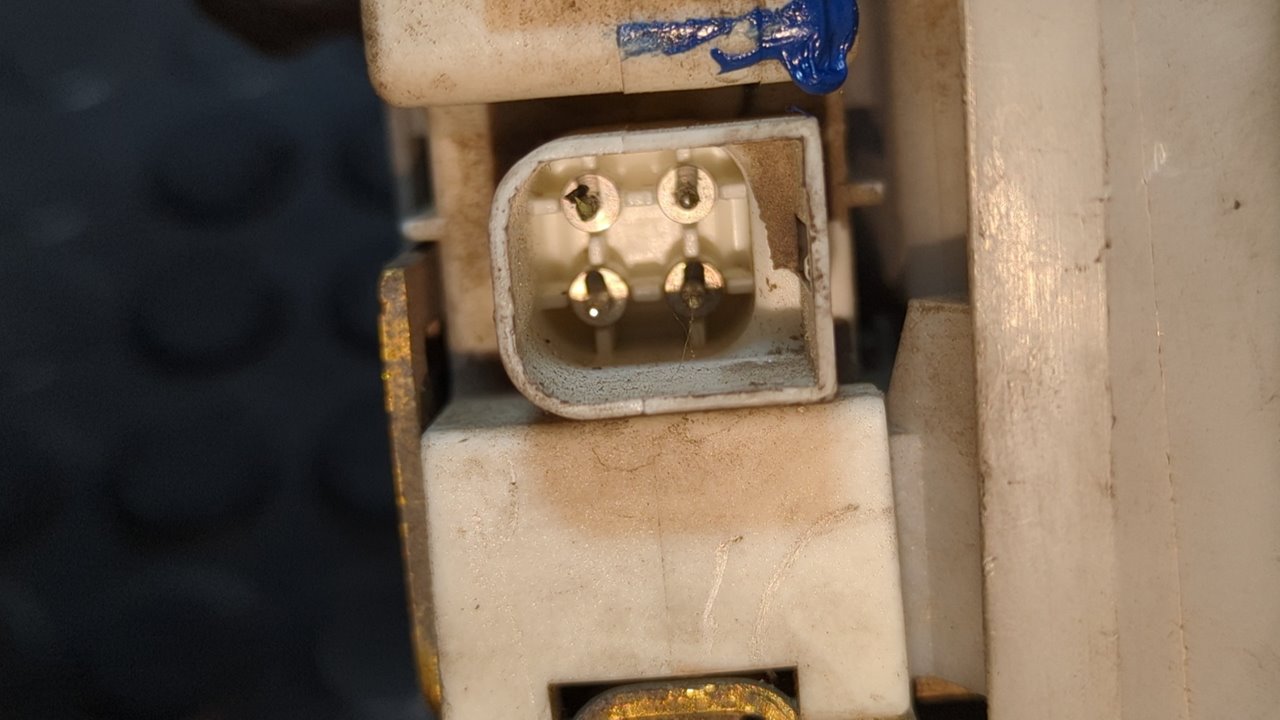 CERRADURA PUERTA TRASERA DERECHA FORD FIESTA BERL./COURIER - vista 2