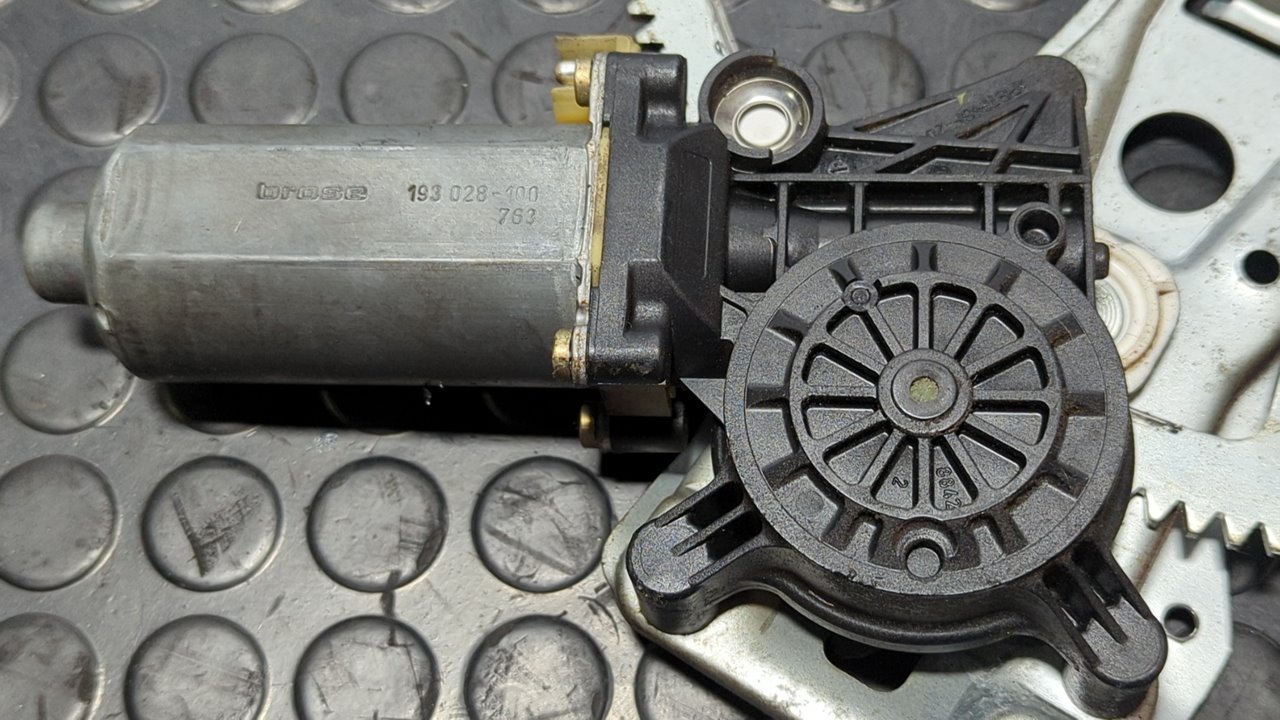 ELEVALUNAS DELANTERO DERECHO MERCEDES-BENZ CLASE C (W202) BERLINA - vista 4