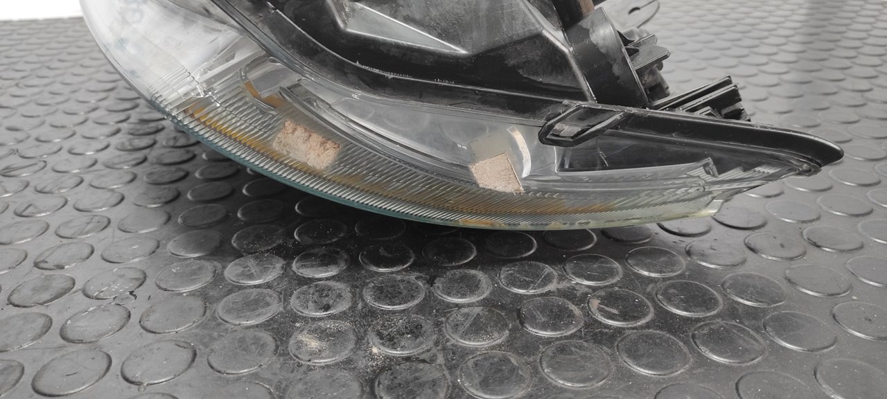 FARO DERECHO FORD FOCUS BERLINA (CAP) - vista 3