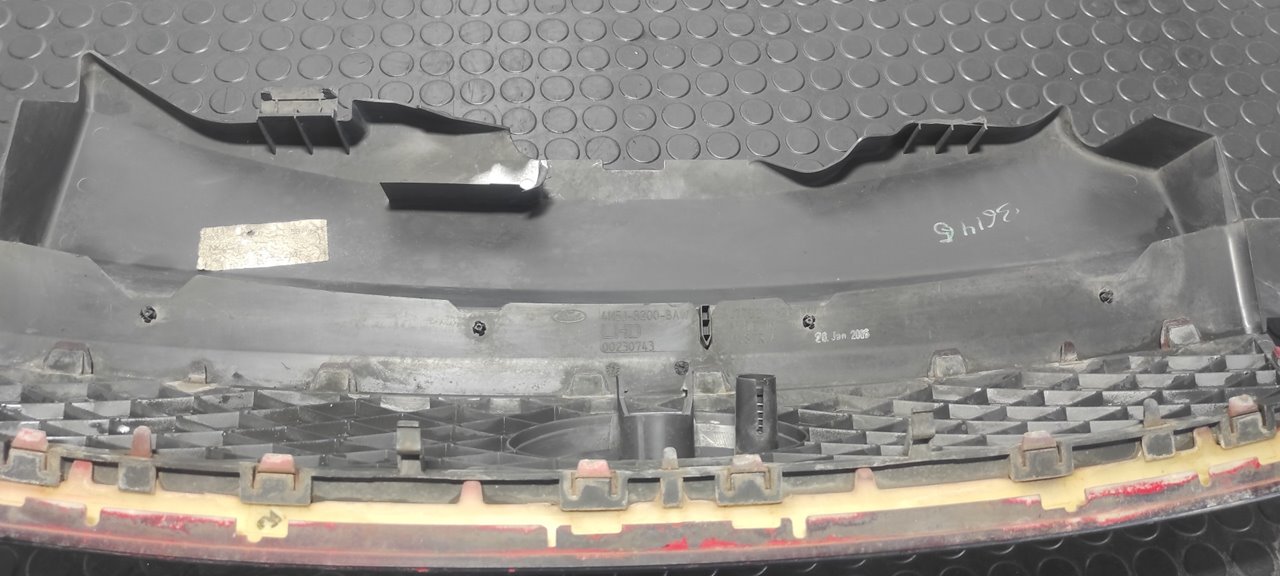 REJILLA DELANTERA FORD FOCUS BERLINA (CAP) - vista 2