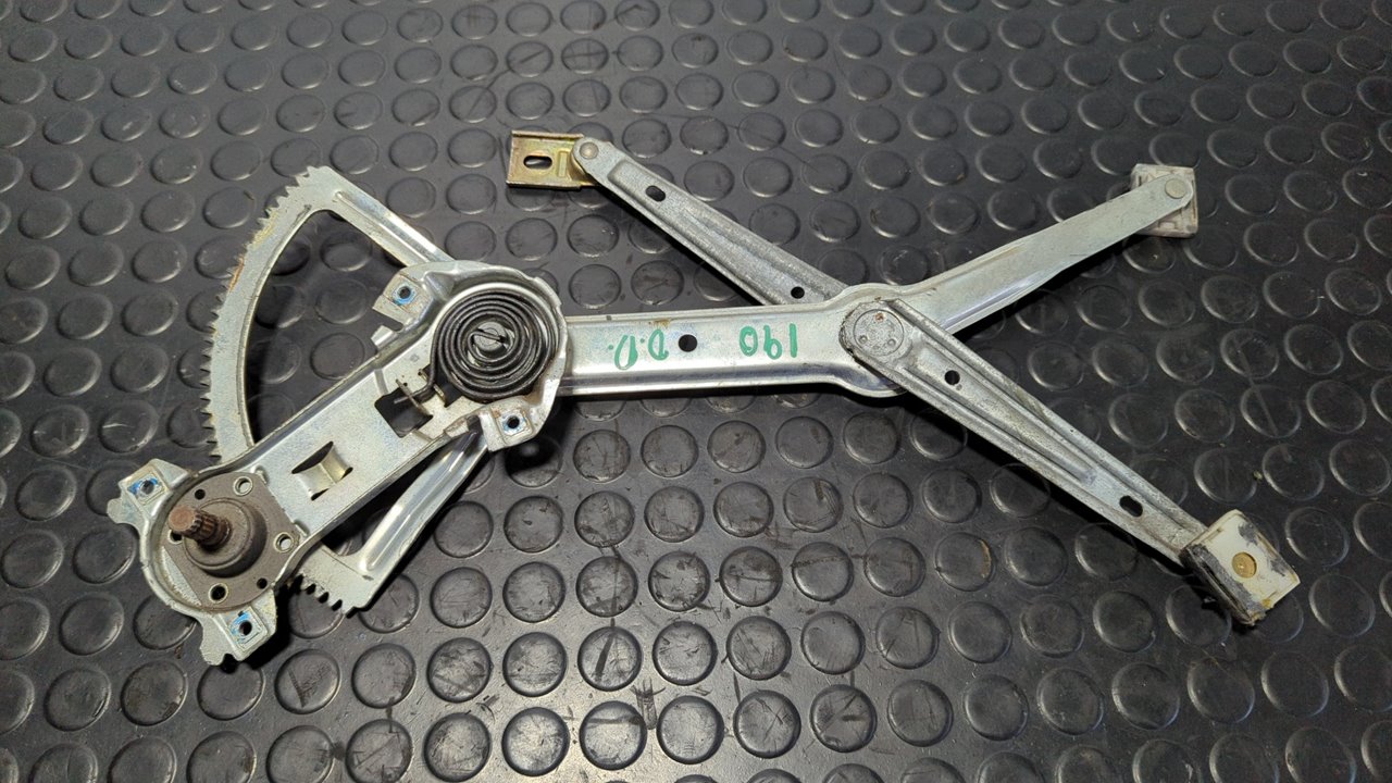 ELEVALUNAS DELANTERO DERECHO MERCEDES CLASE C (W201)