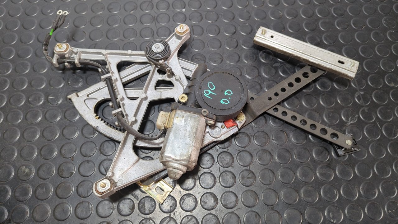 ELEVALUNAS DELANTERO DERECHO MERCEDES CLASE C (W201)