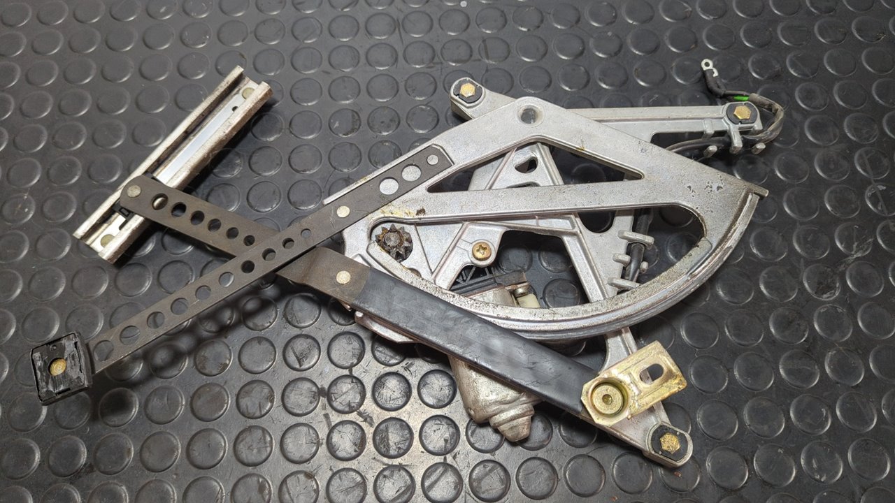 ELEVALUNAS DELANTERO DERECHO MERCEDES CLASE C (W201) - vista 2