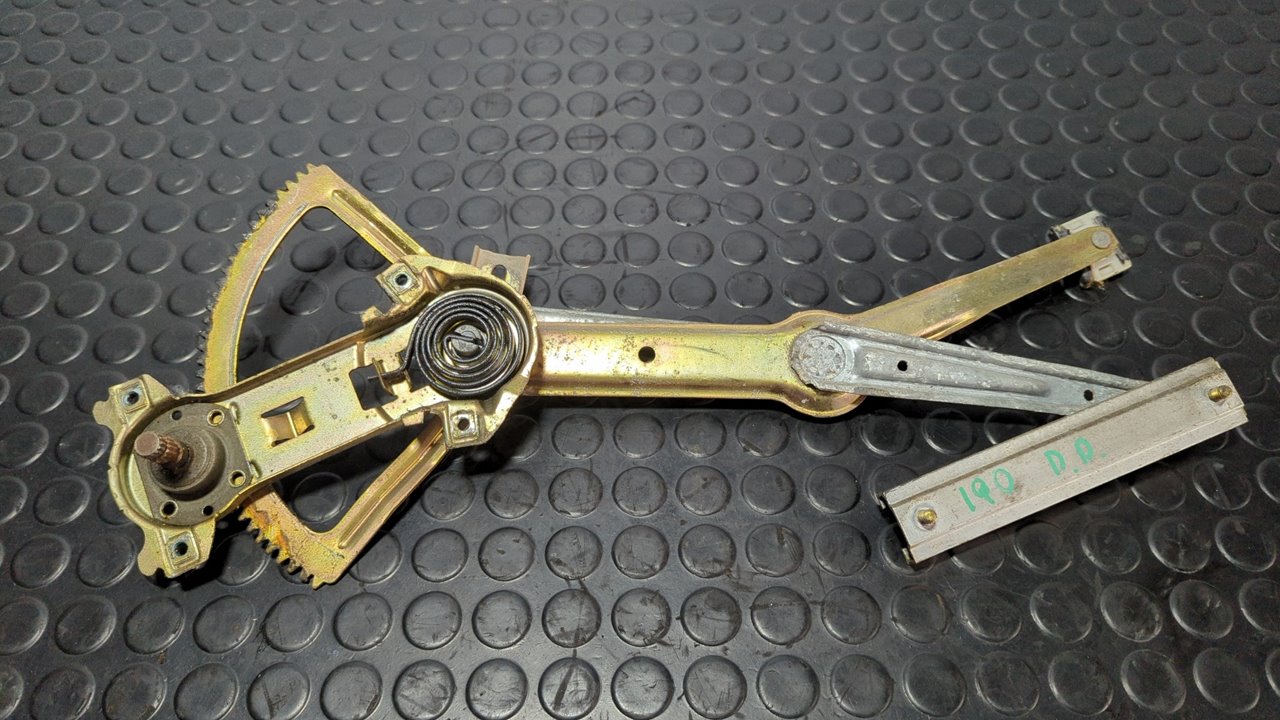 ELEVALUNAS DELANTERO DERECHO MERCEDES CLASE C (W201)