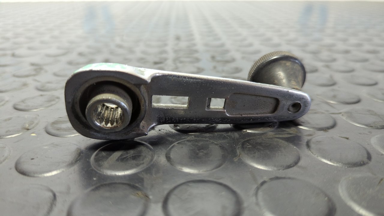 MANETA ELEVALUNAS TRASERA DERECHA MERCEDES CLASE E (W114/W115) - vista 5