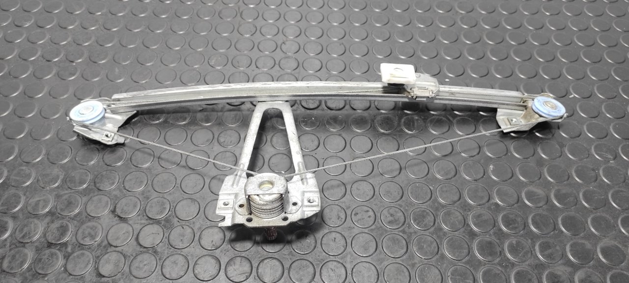 ELEVALUNAS TRASERO IZQUIERDO MERCEDES-BENZ CLASE C (W201) BERLINA - vista 3