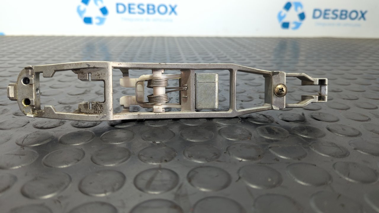 SOPORTE MANETA TRASERA DERECHA MERCEDES CLASE E (W124)