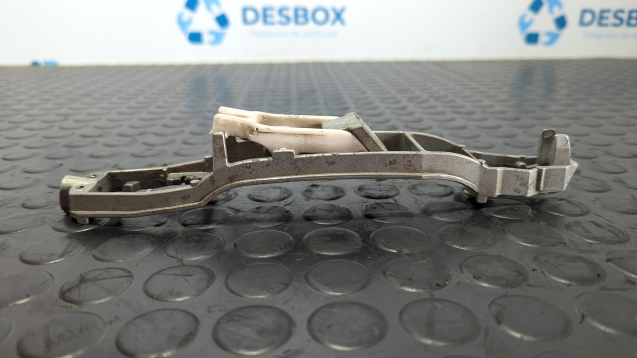 SOPORTE MANETA TRASERA DERECHA MERCEDES CLASE E (W124) - vista 4