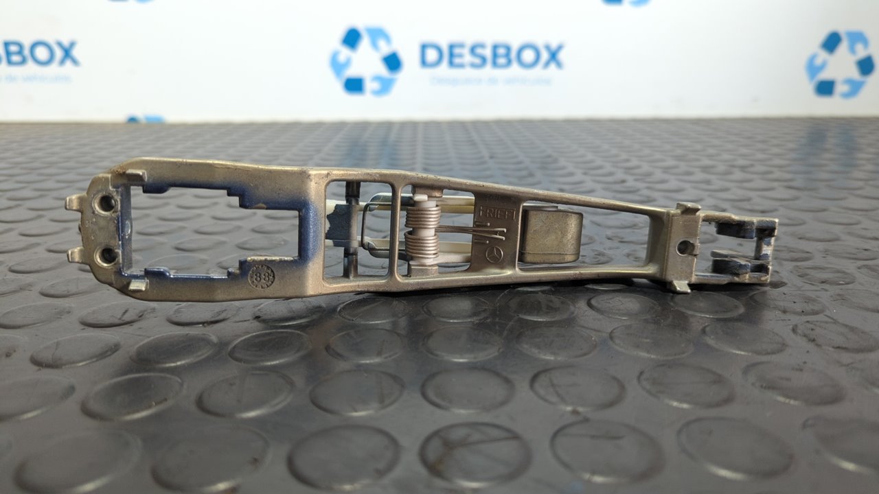 SOPORTE MANETA TRASERA IZQUIERDA MERCEDES CLASE E (W124)