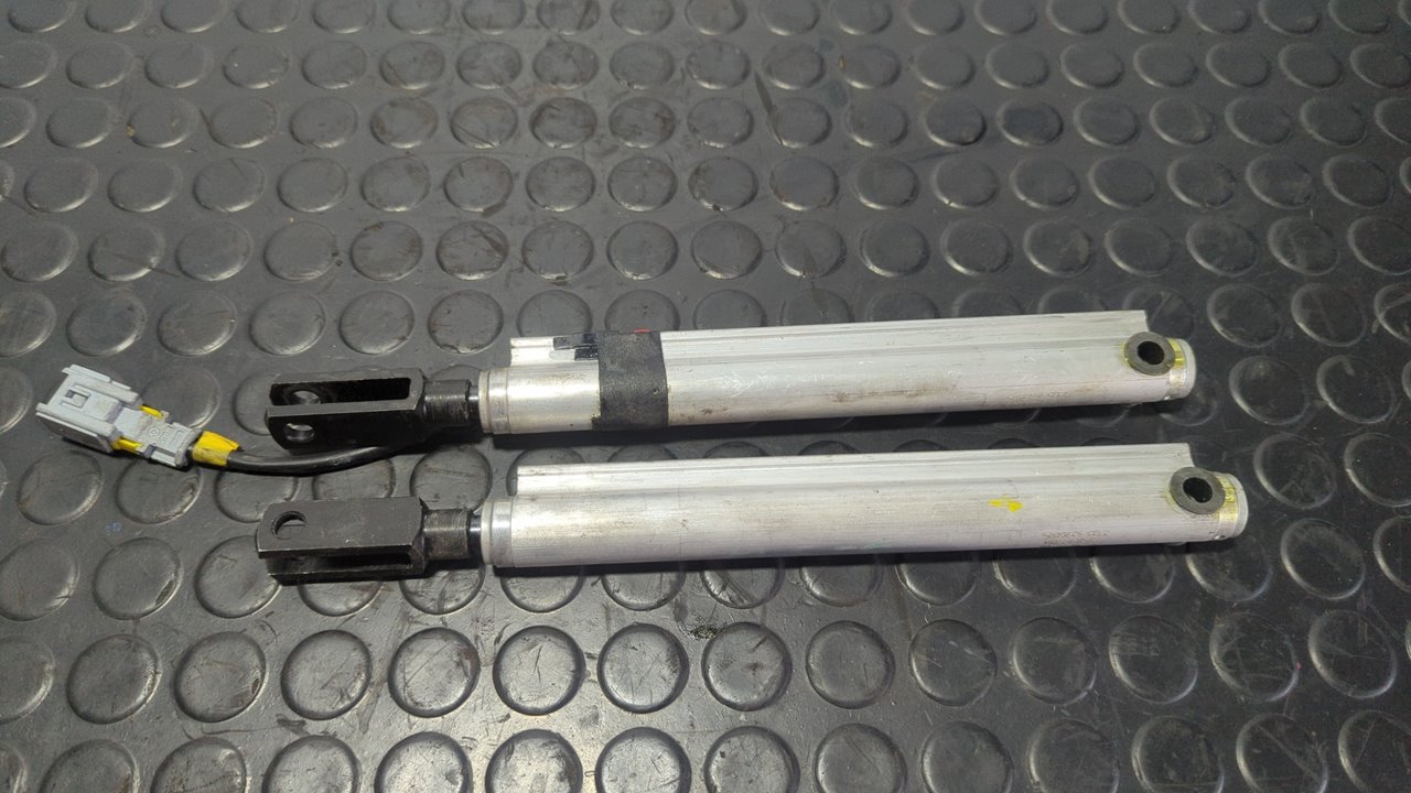 AMORTIGUADORES MALETERO / PORTON RENAULT MEGANE II