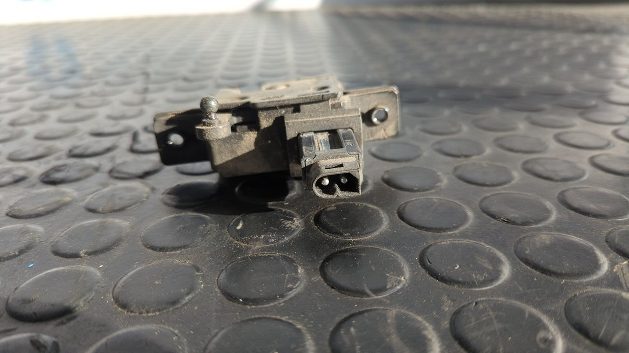 CERRADURA MALETERO / PORTON BMW SERIE 5 BERLINA (E39) - vista 4