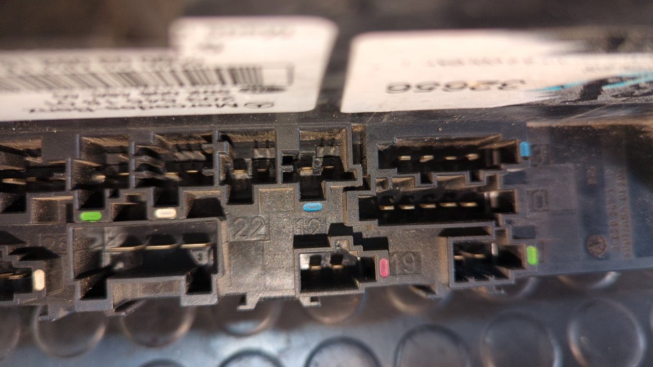 CAJA RELES / FUSIBLES MERCEDES-BENZ CLASE C (W203) BERLINA - vista 12