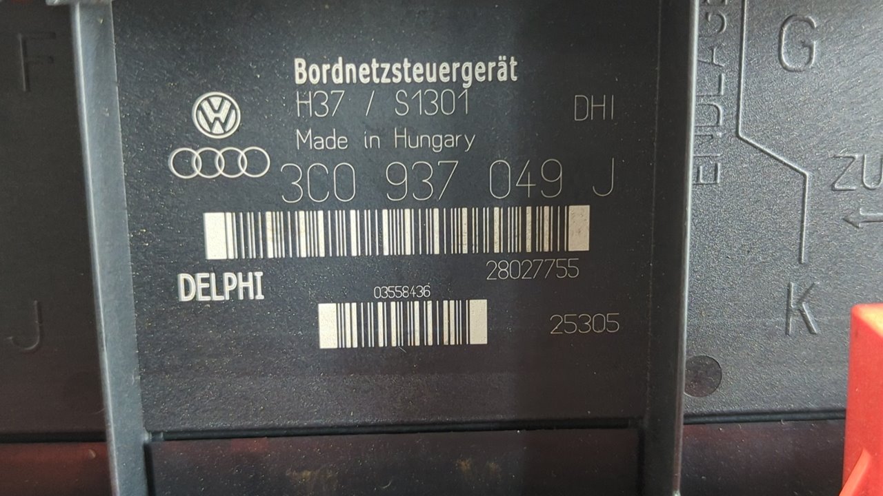 CAJA RELES / FUSIBLES VOLKSWAGEN PASSAT BERLINA (3C2) - vista 4